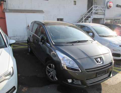 PEUGEOT 5008 1.6 16V T Sport Pack 4